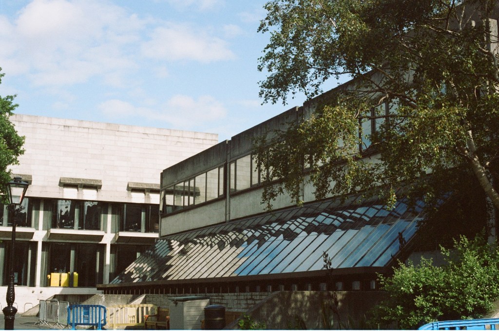 Charity Shopping in Dublin: The Good and The&nbsp;Bad